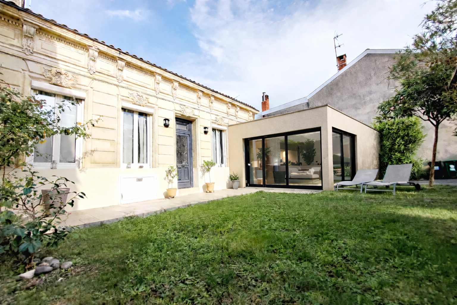Extension avec enduit clair